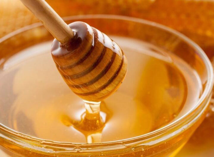 Using Honey As A Natural Gold And Its Benefits
